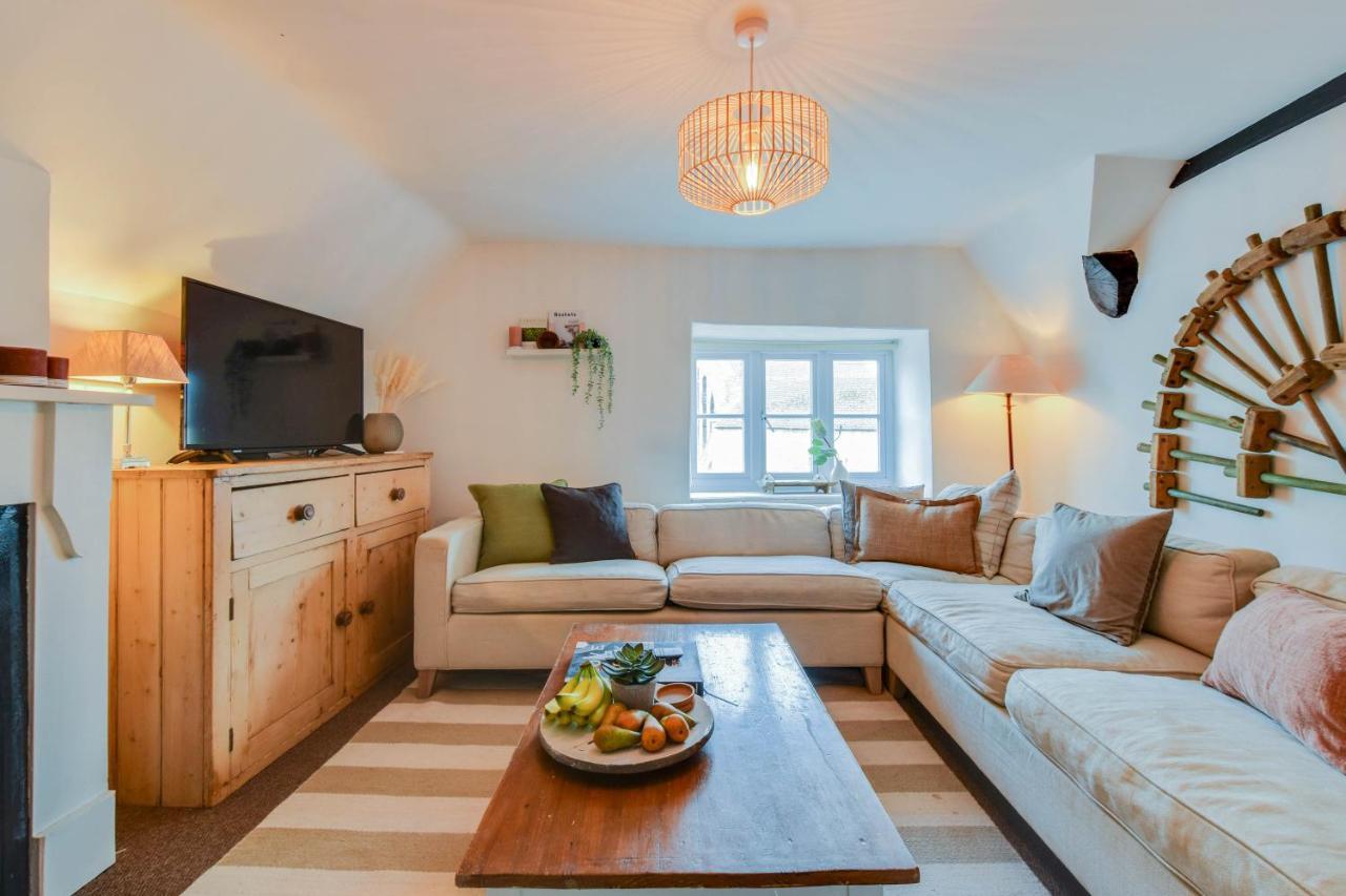 The Nook, Newly Available Relaxed 2 Bed, Cotswolds Apartment เซาธ์เซอร์นีย์ ภายนอก รูปภาพ